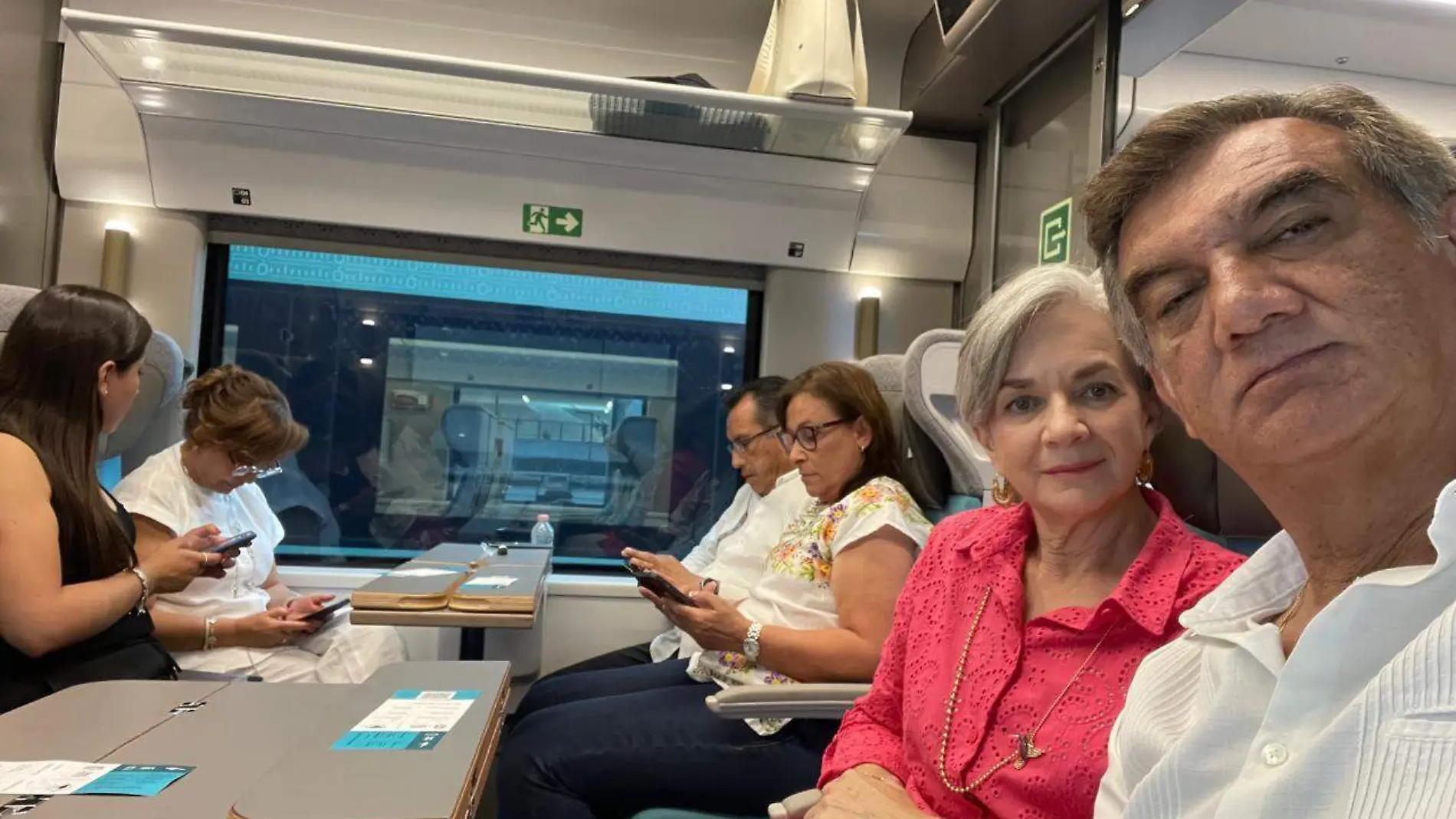 Viajan el gobernador Américo Villarreal y su esposa en el Tren P'atal